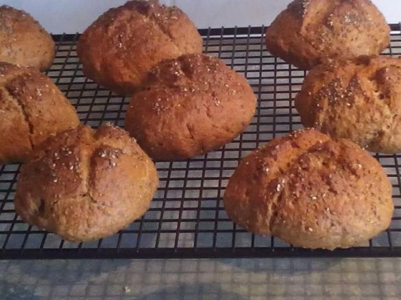 Chia-Dinkelbrötchen