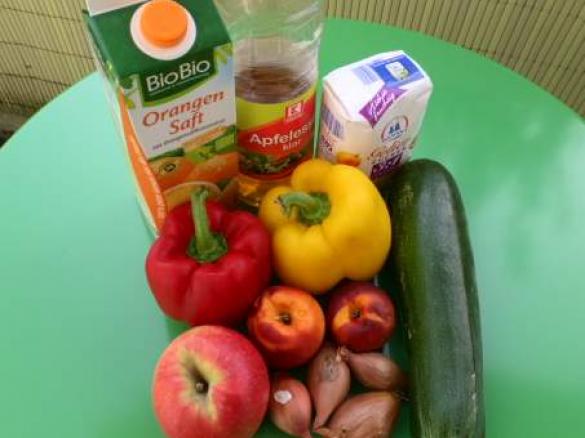 Zucchini-Chutney mit Apfel und Pfirsich