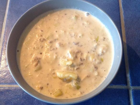 Hackfleisch - Lauchsuppe mit Kartoffeln