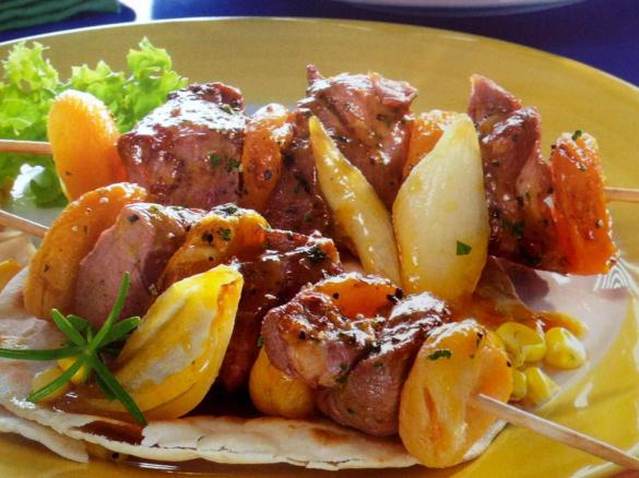 Grillspieße mit Rinderfilet und Aprikosen