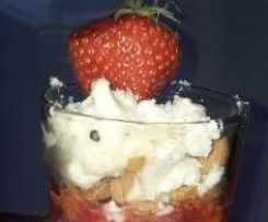 Erdbeergrütze mit geeister Mascarpone