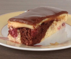 Donauwelle mit Puddingcreme und weichem Schokoguß