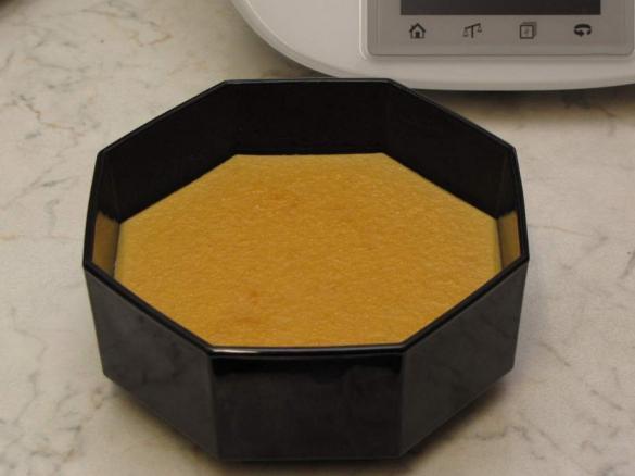 Hirse-Götterspeise mit Schuß