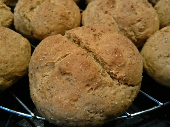 6-Korn Brötchen mit Chia - schnell und saftig