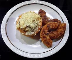 Gefüllter Butternuss-Kürbis mit knusprigen Kürbisspalten