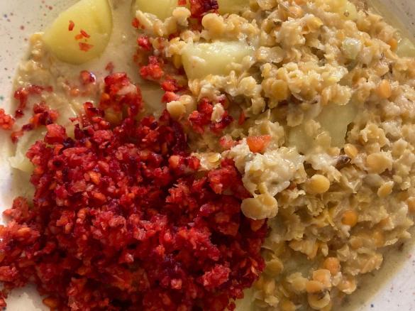 veganes Linsenrisotto mit Kokosmilch und Rote-Bete-Karotten-Mix