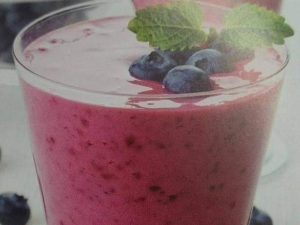 Beeren- Kefir- Smoothie mit Minze