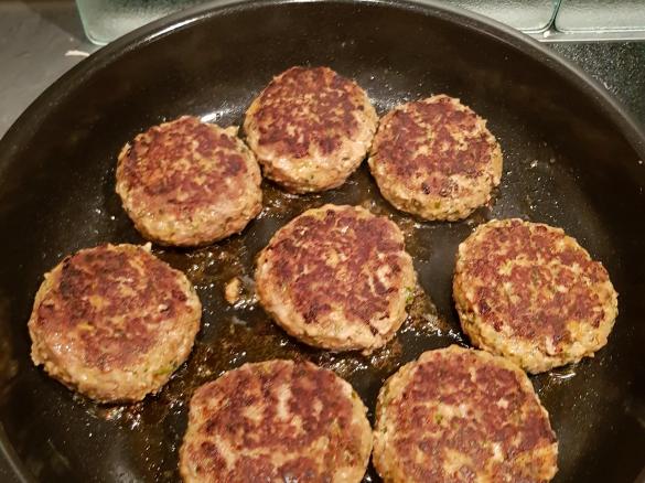 Frikadellen wie von Oma mit mediterranem Hauch