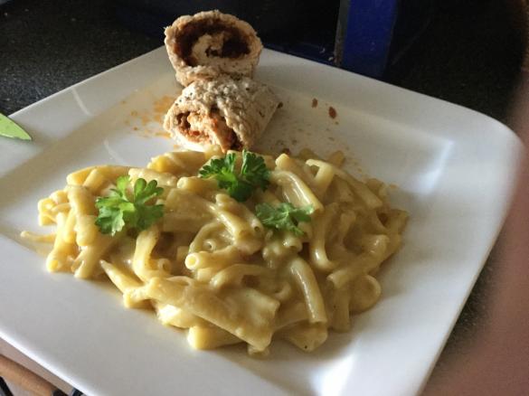 Käsenudeln mit Putenröllchen