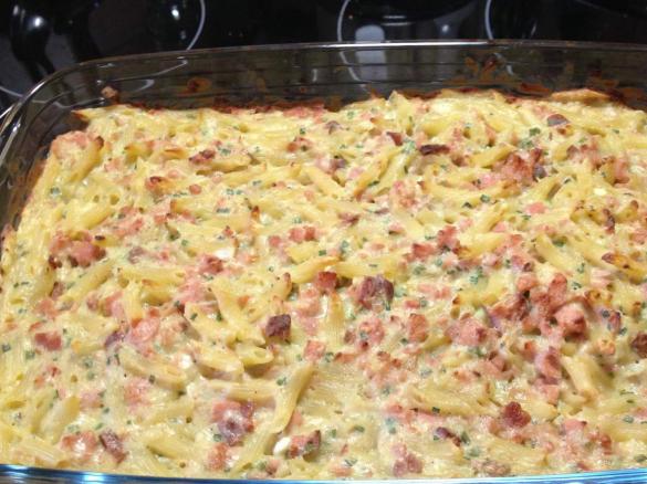 Nudelauflauf mit Leberkäse und Spiegelei