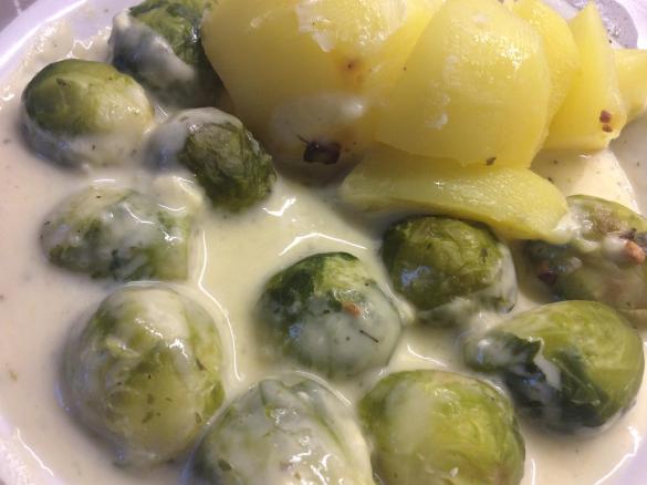 Rosenkohl mit Kartoffeln und Heller Soße