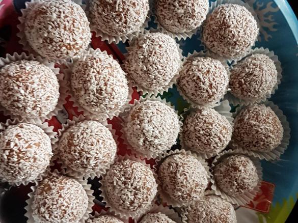 Nicoles Eierlikör Pralinen mit Noisette Schokolade