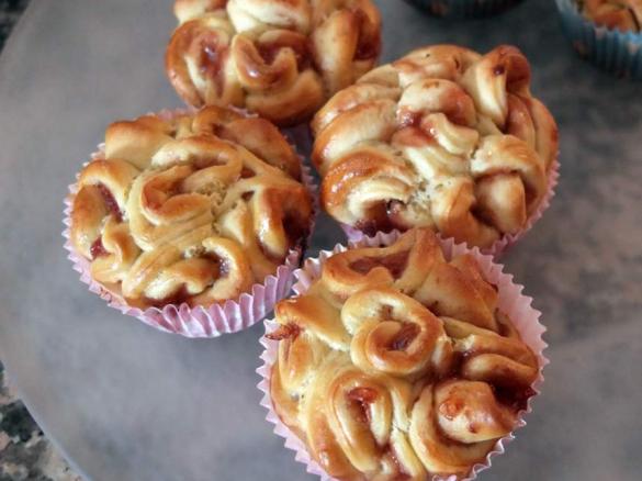 Brioche-Blümchen - Feines Hefegebäck
