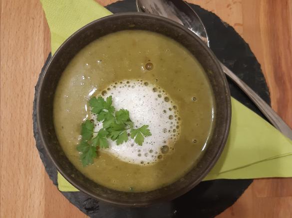 Kopfsalatsuppe
