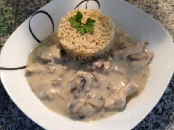 Championgeschnetzeltes mit Reis in Weißwein-Rahmsoße