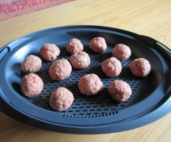 Hackbällchen mit Möhrenreis und Sauce