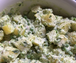 Kartoffelsalat mit Erbsen