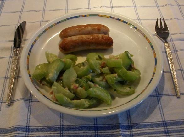 Schmorgurken mit Speck und Lauchzwiebeln