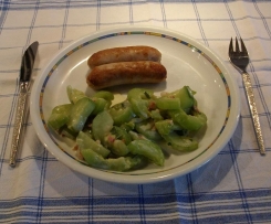 Schmorgurken mit Speck und Lauchzwiebeln