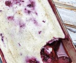 Obstlasagne mit Beerensauce und Vaniellehaube