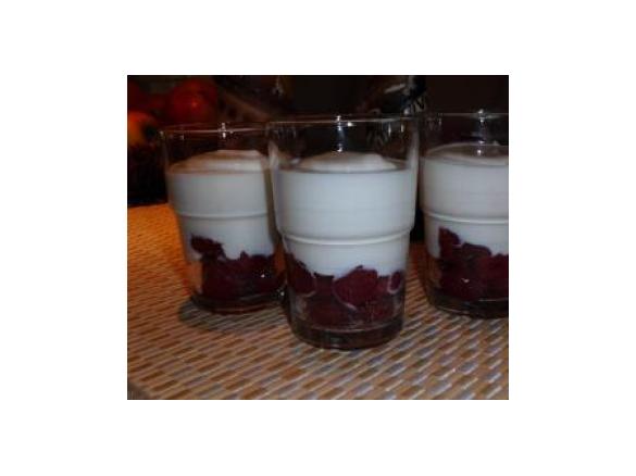 Schichtdessert mit Sauerkirschen