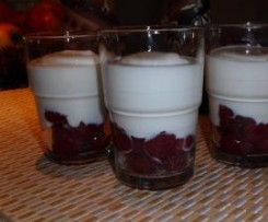 Schichtdessert mit Sauerkirschen