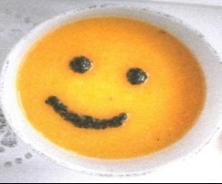 Smiley - Kartoffelsuppe mit Bärlauchpesto
