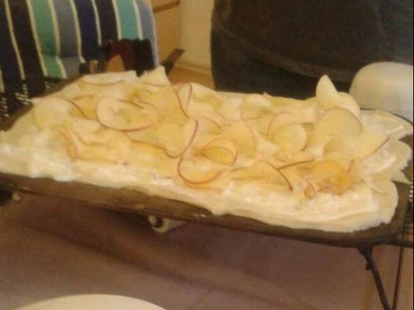 Süßer Flammkuchen mit Äpfeln 