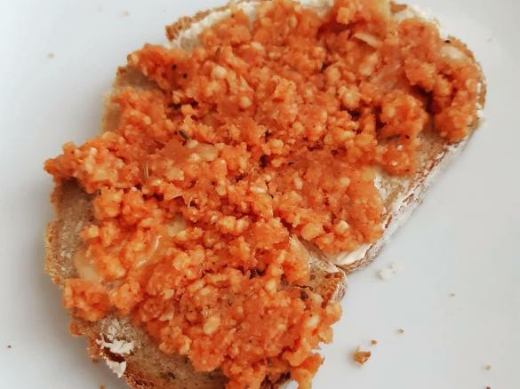 Veganes Zwiebelmett aus Reiswaffeln