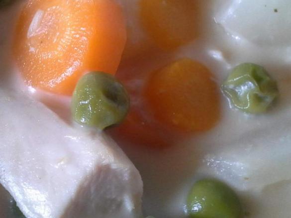 Hähnchenbrust mit Karotten, Kohlrabi und Erbsen