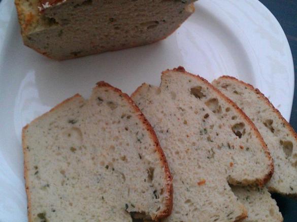 Landbrot mit frischen Kräutern