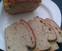 Landbrot mit frischen Kräutern