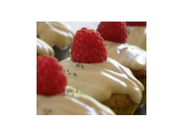 Himbeer-Zitrone-Mohn Cupcakes mit Lemon Cream Cheese Frosting