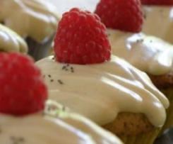 Himbeer-Zitrone-Mohn Cupcakes mit Lemon Cream Cheese Frosting