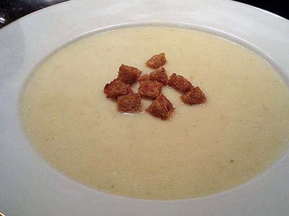 Selleriesuppe mit Schuss