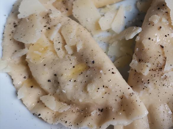 Ravioli mit Ziegenfrischkäse-Birnen-Füllung