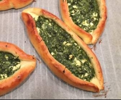 Pide mit Spinatfüllung