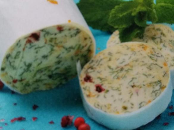 Orangen Minze Butter mit rosa Beeren