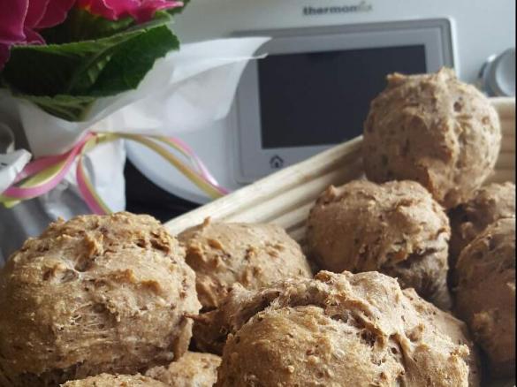 Dinkel-Wallnuss-Brötchen