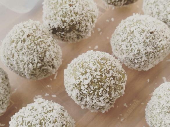 Matcha Balls Raw Bites