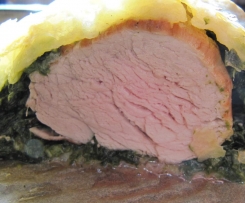 Blätterteigrollen mit Schweinefilet und Spinat