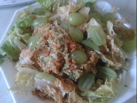 Blumenkohlsalat mit Koriander, Pekannüssle und Cashews