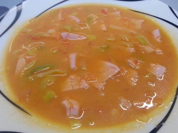 Würstchen- Lauchsuppe