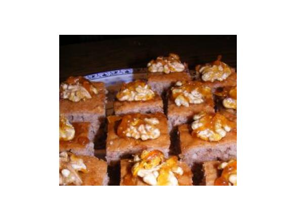 Honigkuchen mit Walnüssen