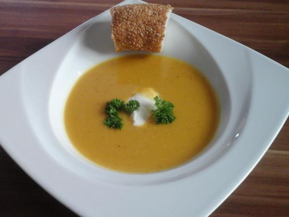 Linsencremesuppe mit Orange