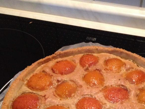 Aprikosen-Tarte mit Mandelcreme