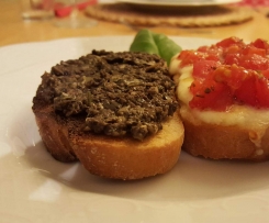 Crostini alla toscana mit Olivenpaste