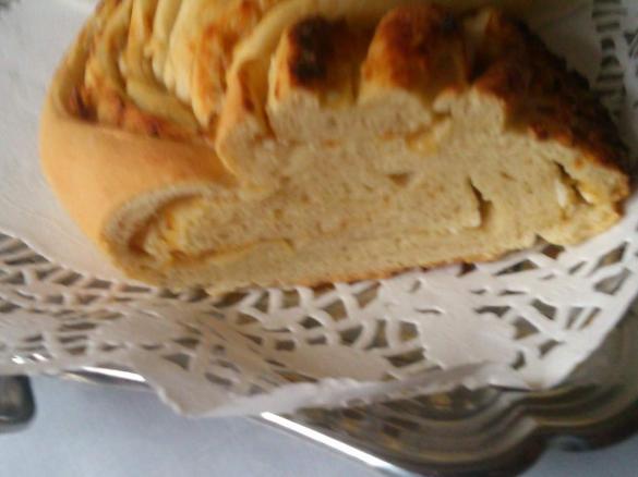 Variation von Schwedischer Hefezopf, herzhaft