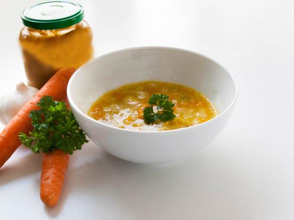 Hühnerbrühe mit Nudeln