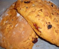 Brot mit getrockneten Tomaten